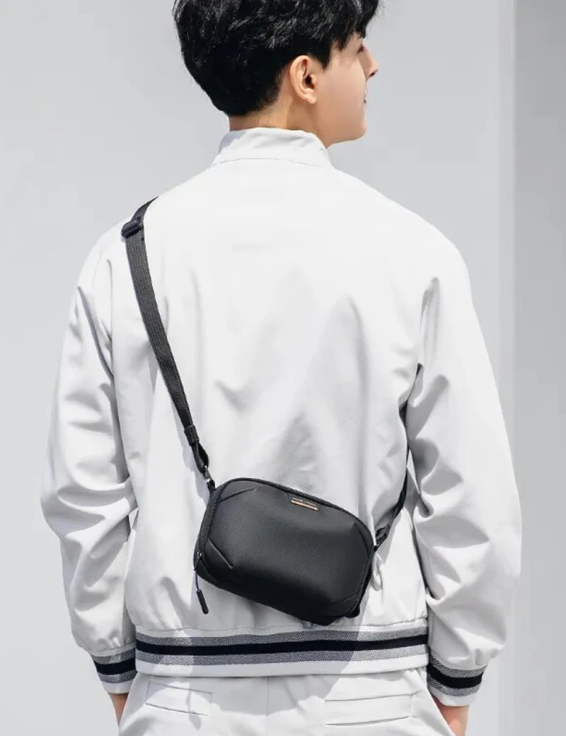 Light Line Toiletry Bag Mark Ryden Uno MR403 Black